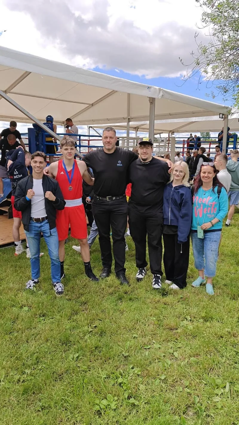 Max celebrating an amateur boxing win with his boxer and the team